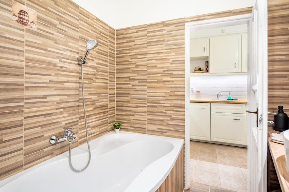 Convenient Apartment At Gastro Driven Location 부다페스트 외부 사진